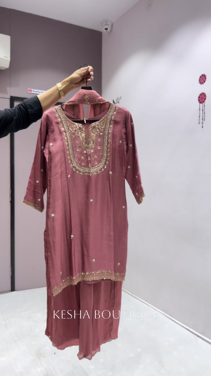 VIRAL NEW DESIGNE IN DOLA SILK